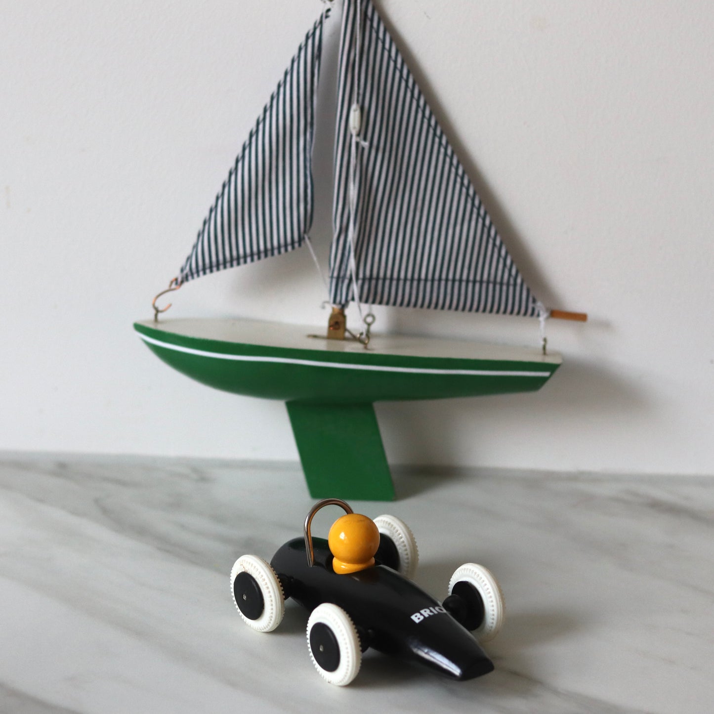 Lekebil og lekebåt secondhand