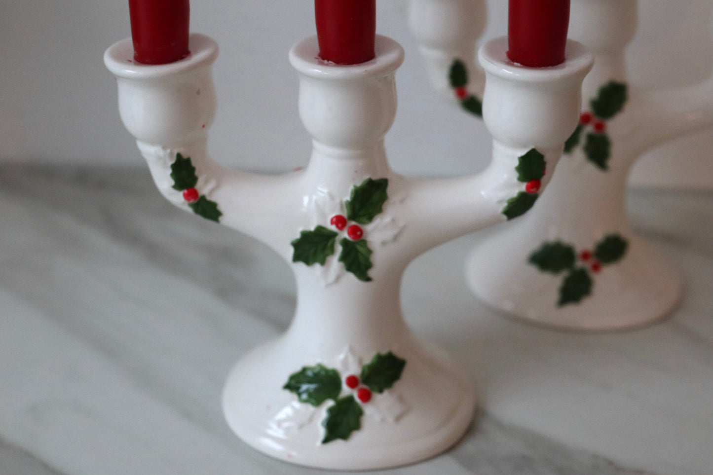 Julelysestaker med kristtornmotiv