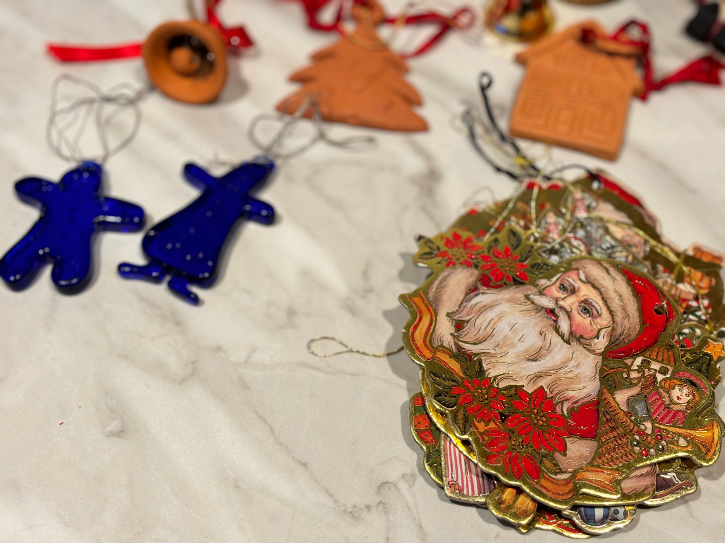 Stor lott med julepynt og juledekor