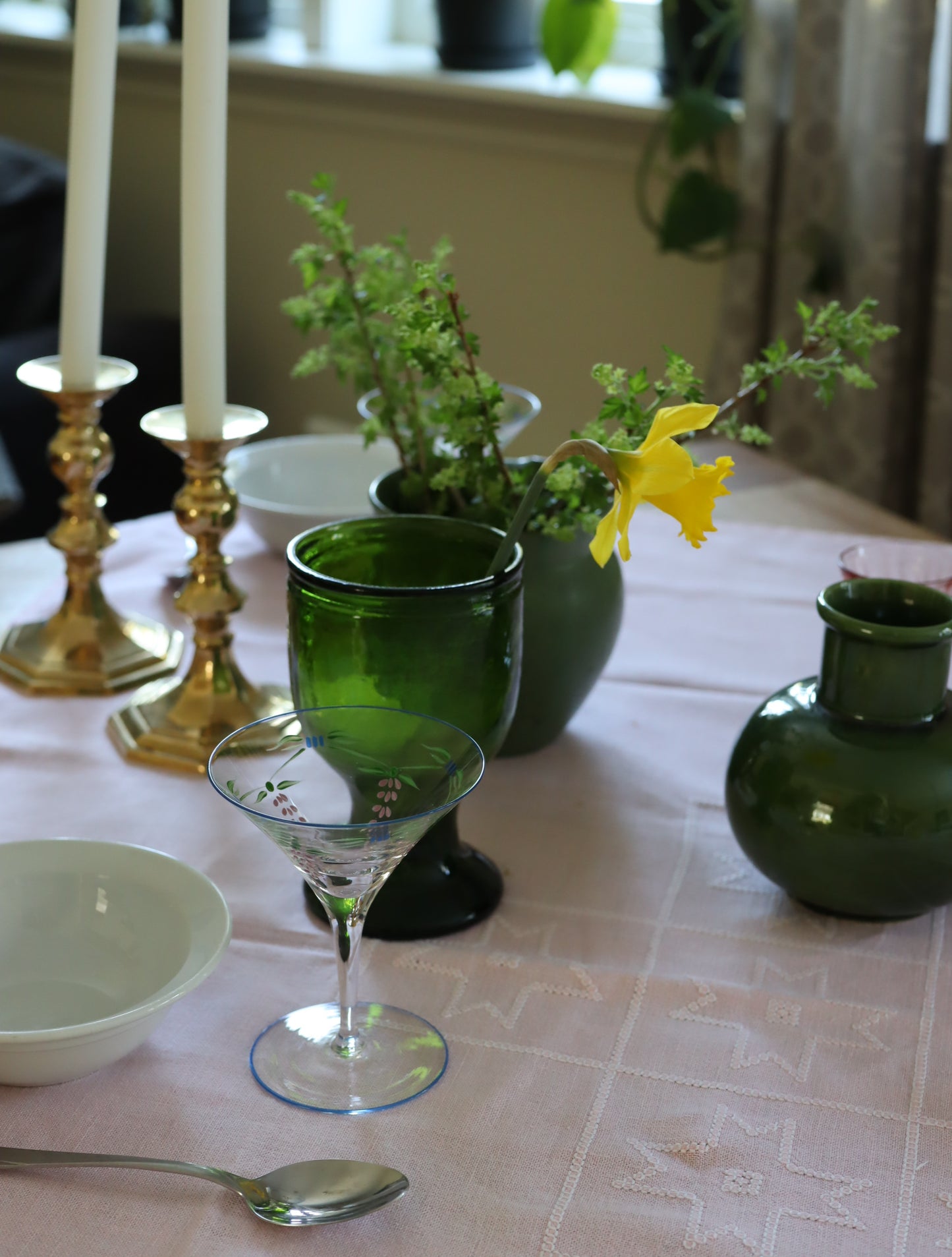 Vintage duk - rosa med hvitt broderi