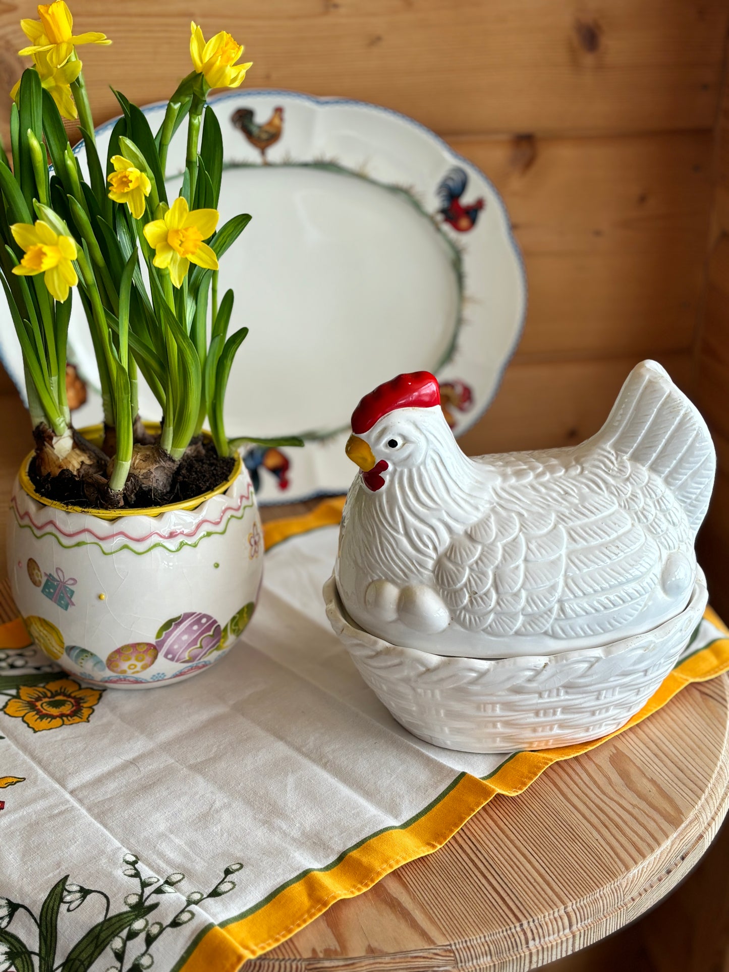 Påskepynt vintage - potteskjuler og påsketekstil