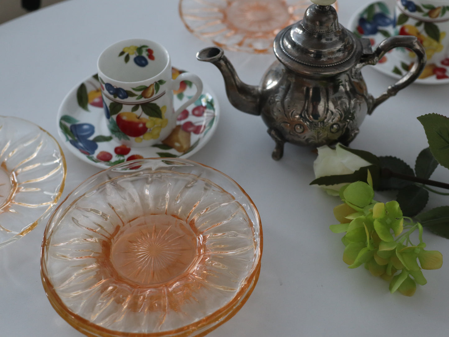 Asjetter i vintage pressglass