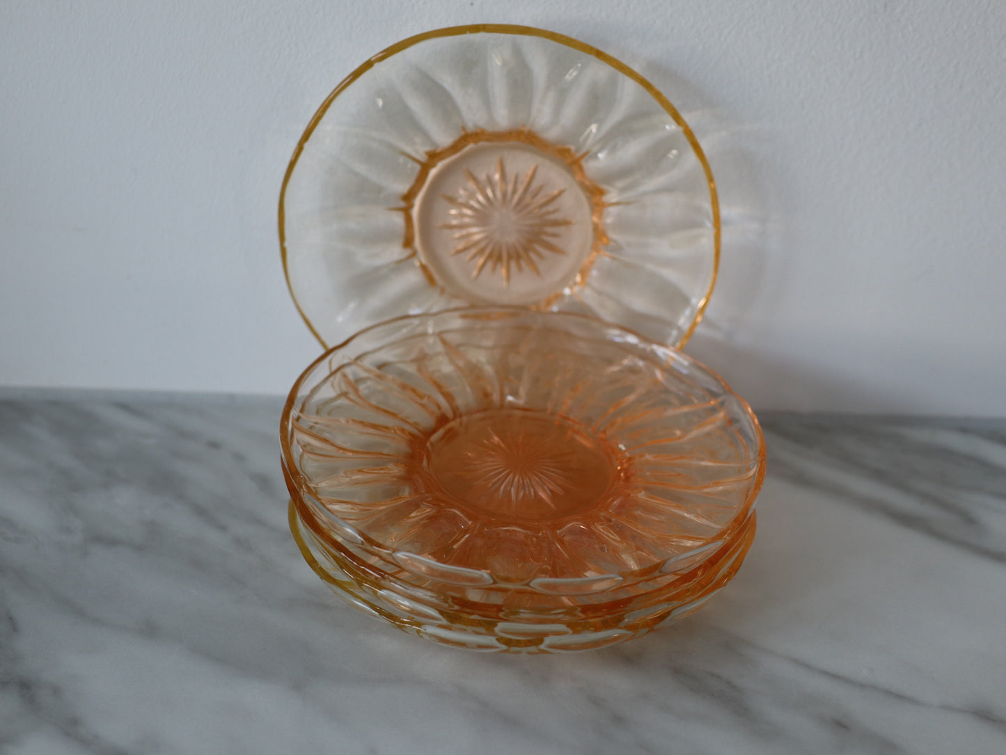 Asjetter i vintage pressglass