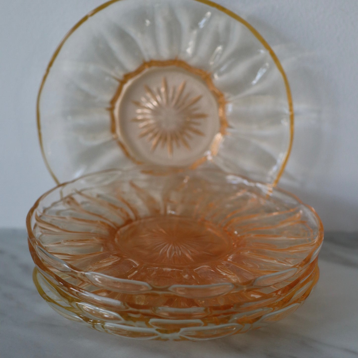 Asjetter i vintage pressglass