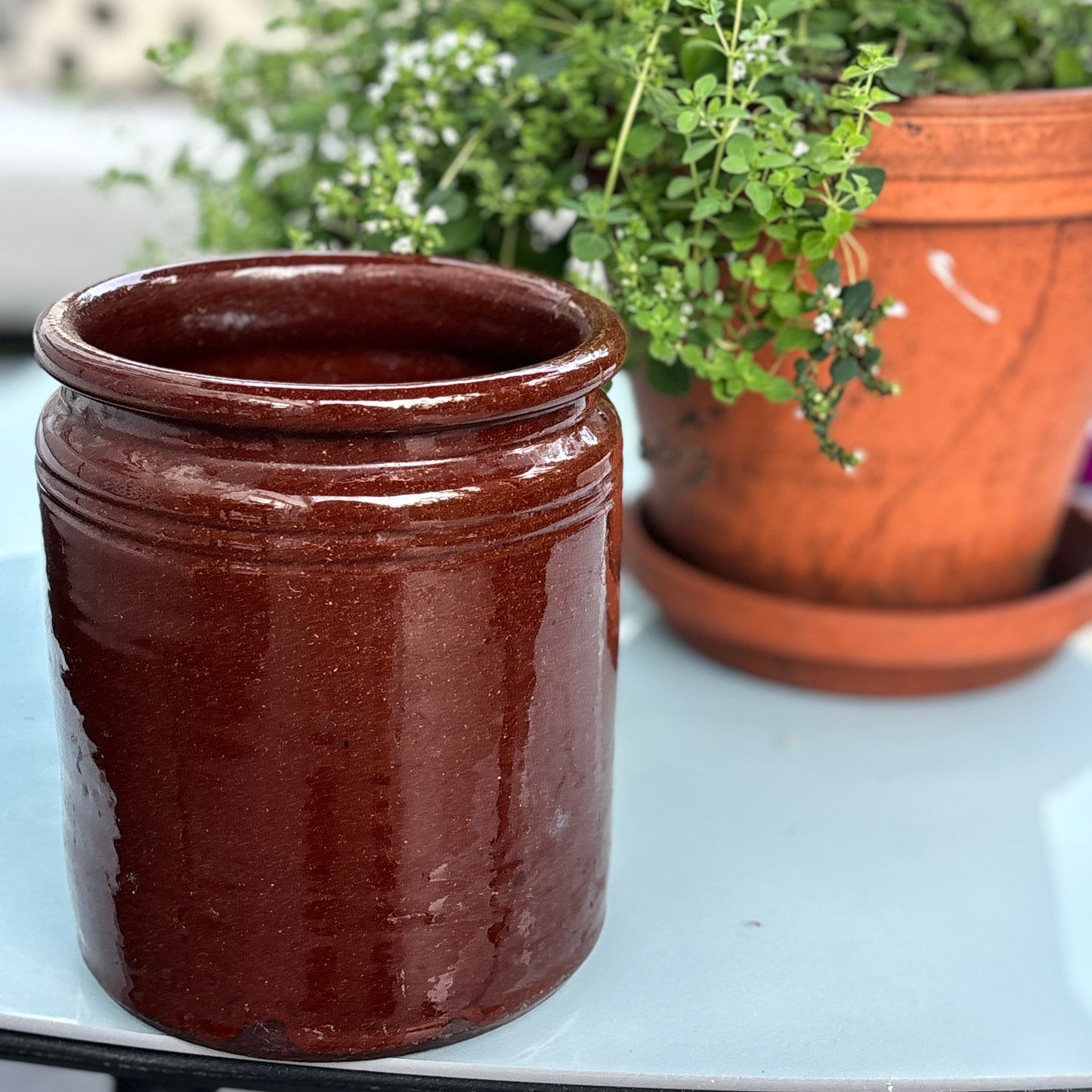 Krukke i brun keramikk