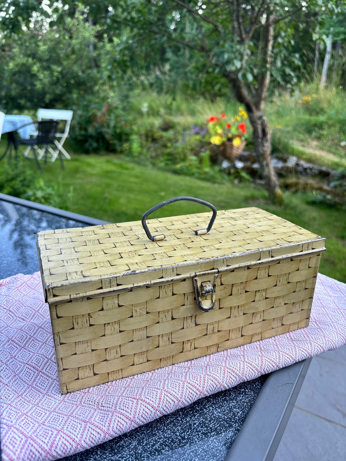 Skrin/ boks i blikk, vintage