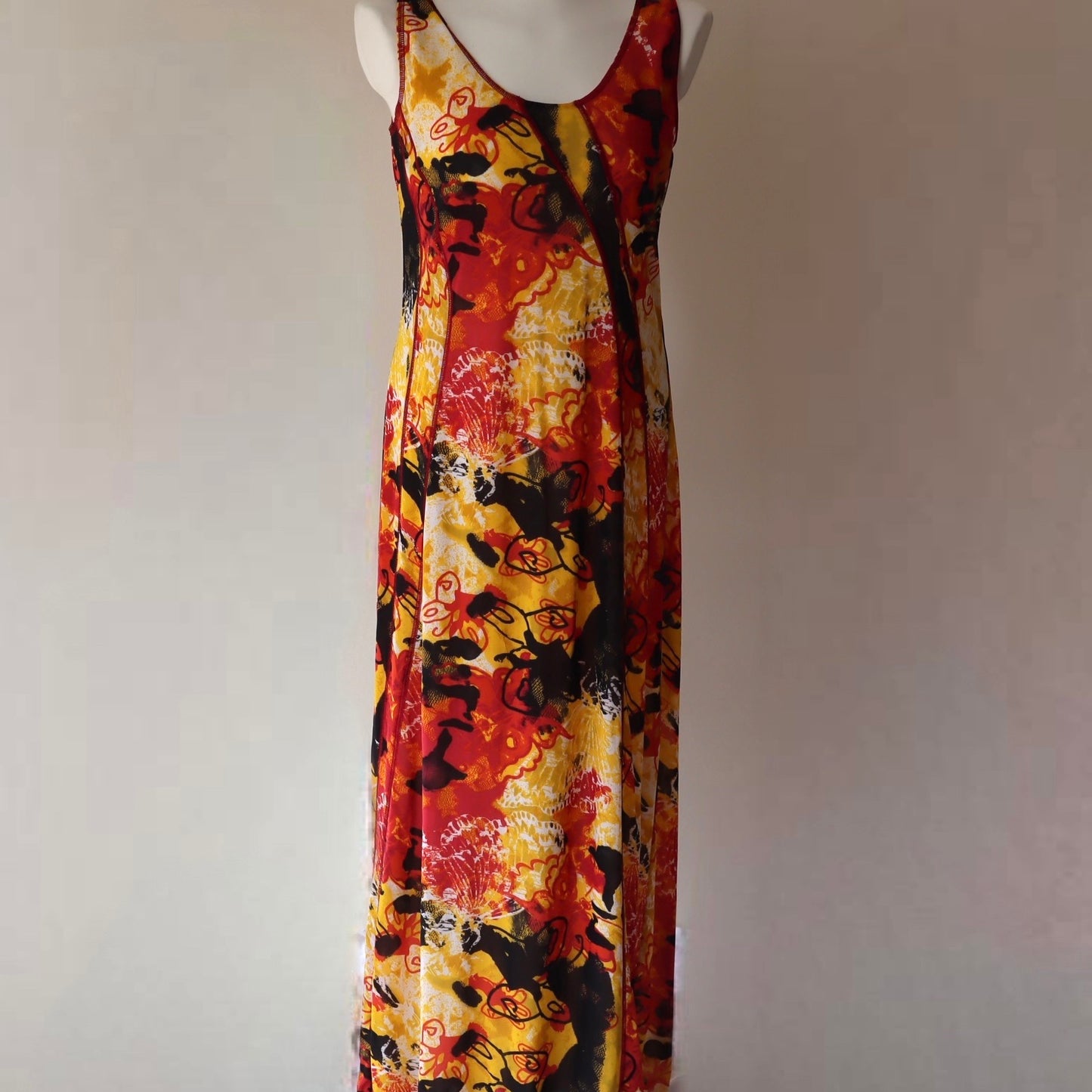 Lang kjole i gyldne farger - brukt