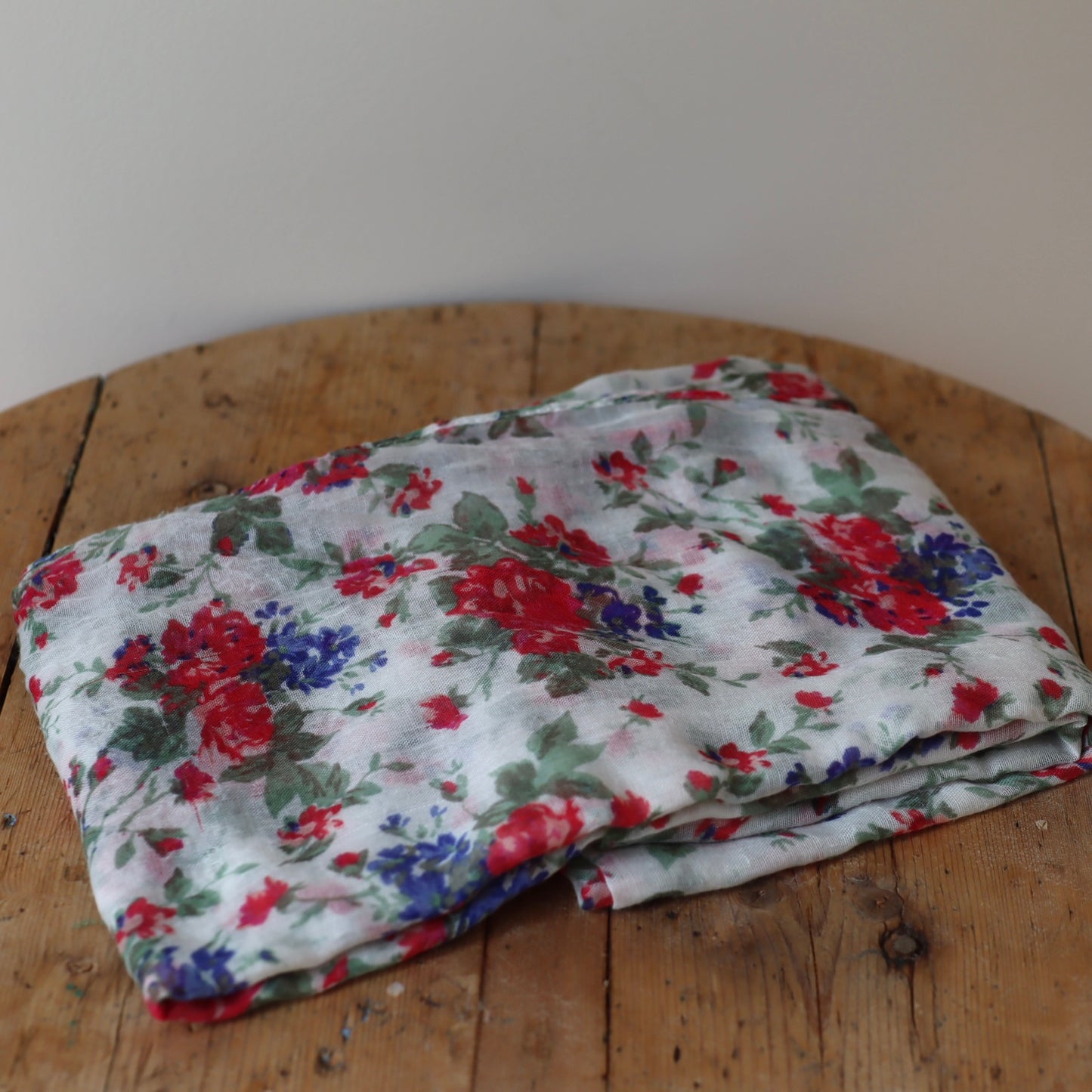 Tørkle/sjal blomstrete - secondhand