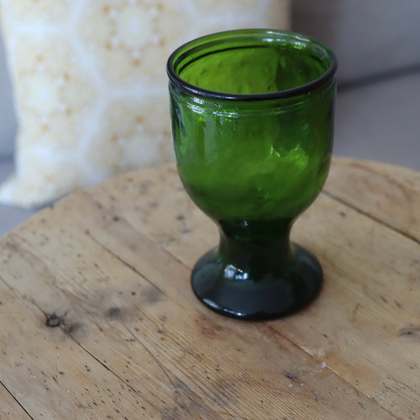 Pokalvase i resirkulert glass