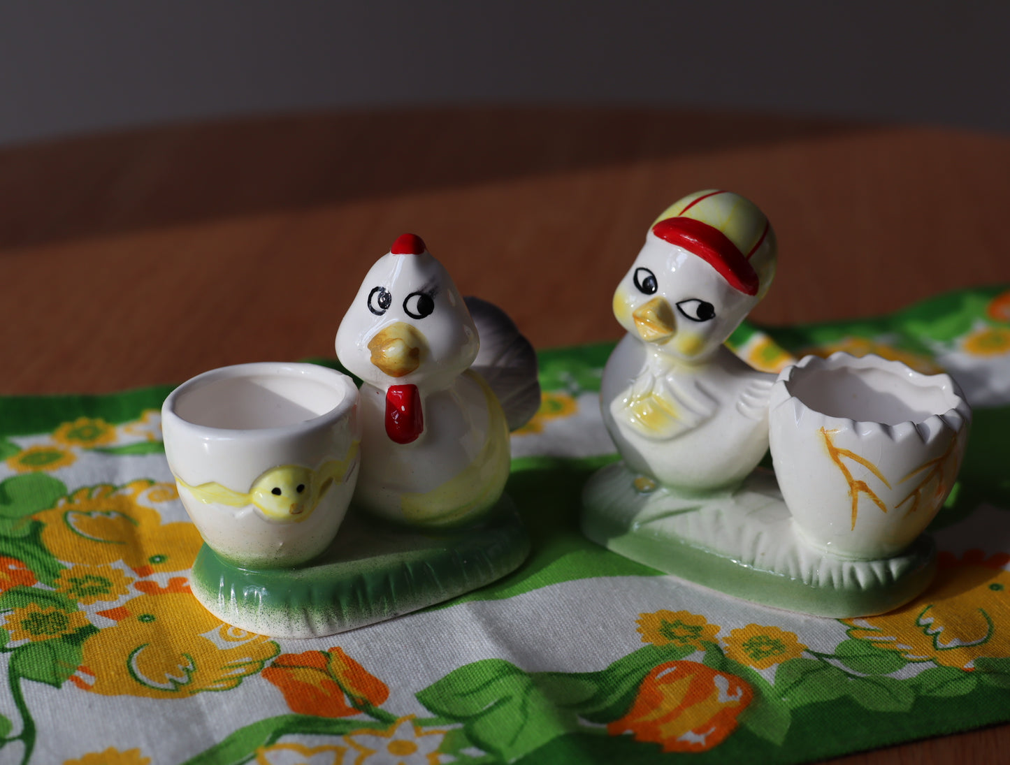 Påskepynt - vintage eggeglass i porselen