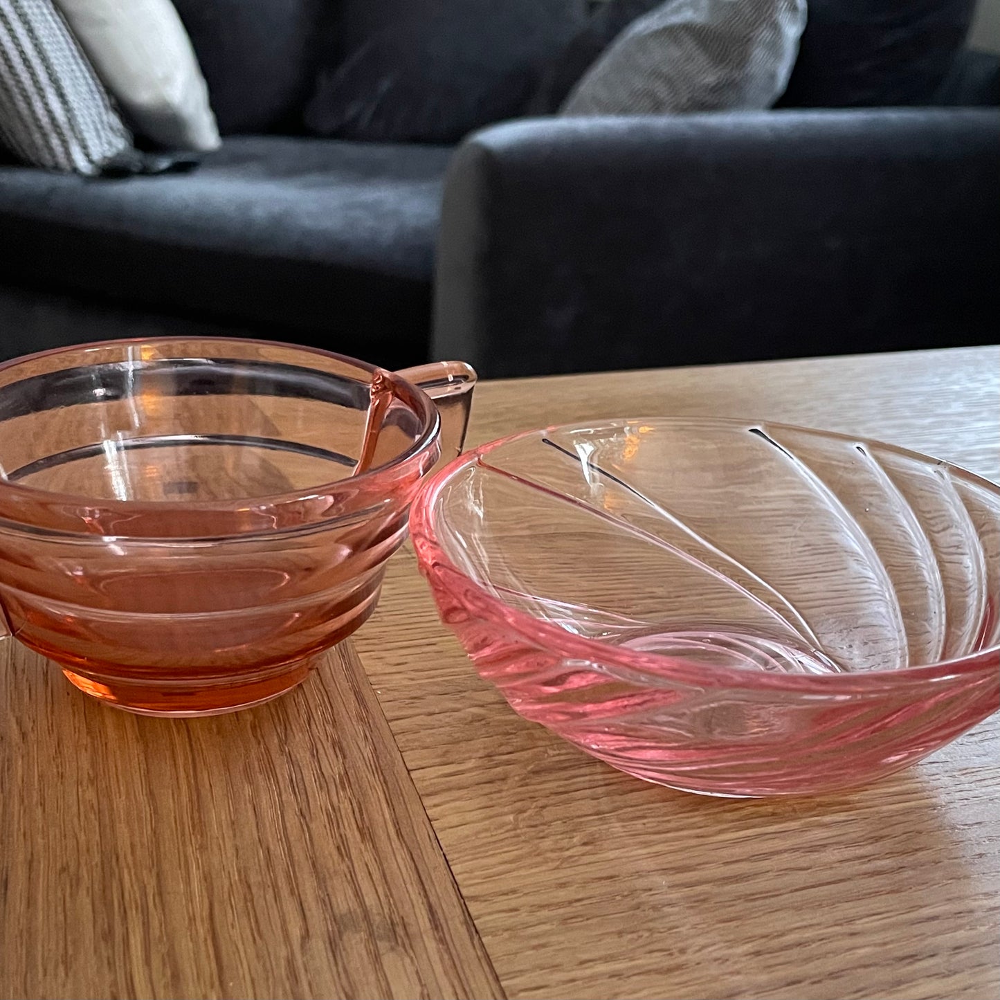 Små skåler i pressglass