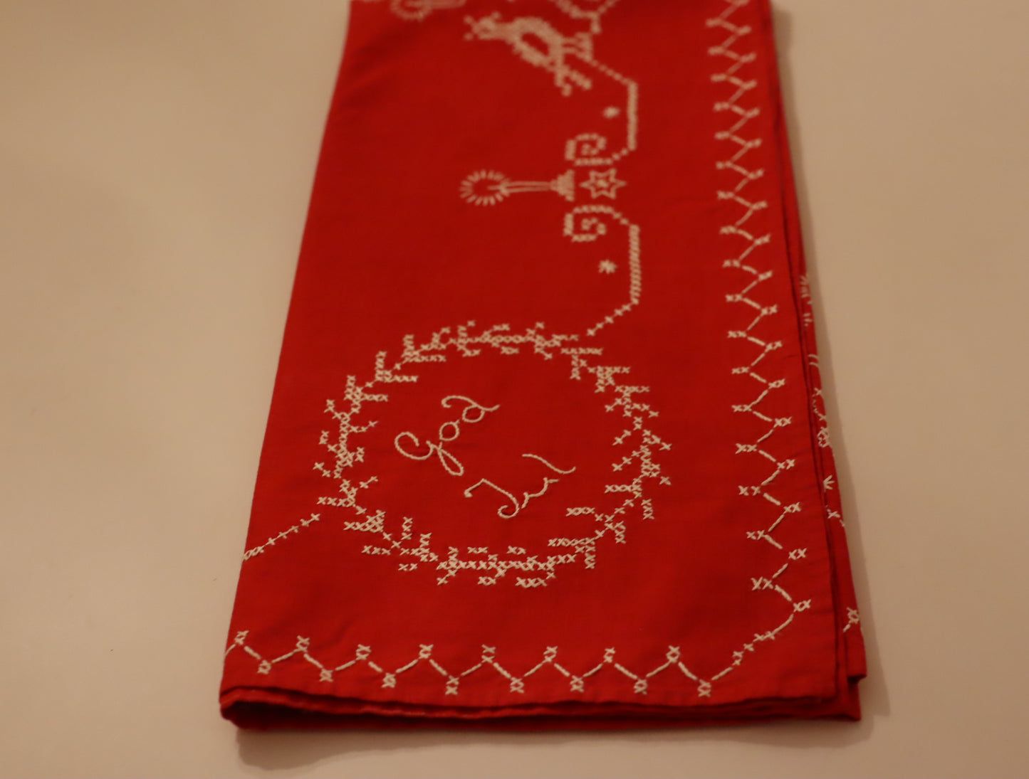 Vintage adventsstake fra Ikea og juleduk, brodert