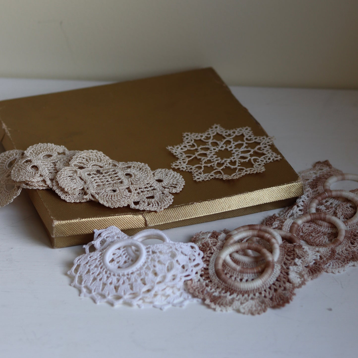 Gammelt håndarbeid - nupereller og hekling