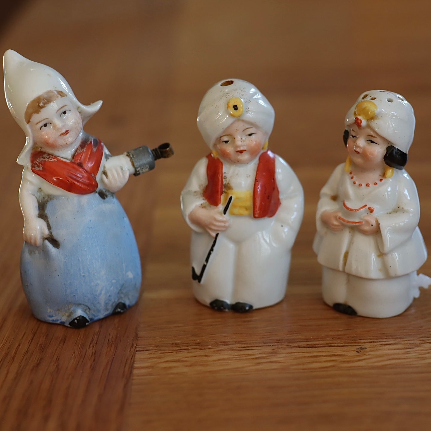 Salt- og pepperbøsse og figur - retro