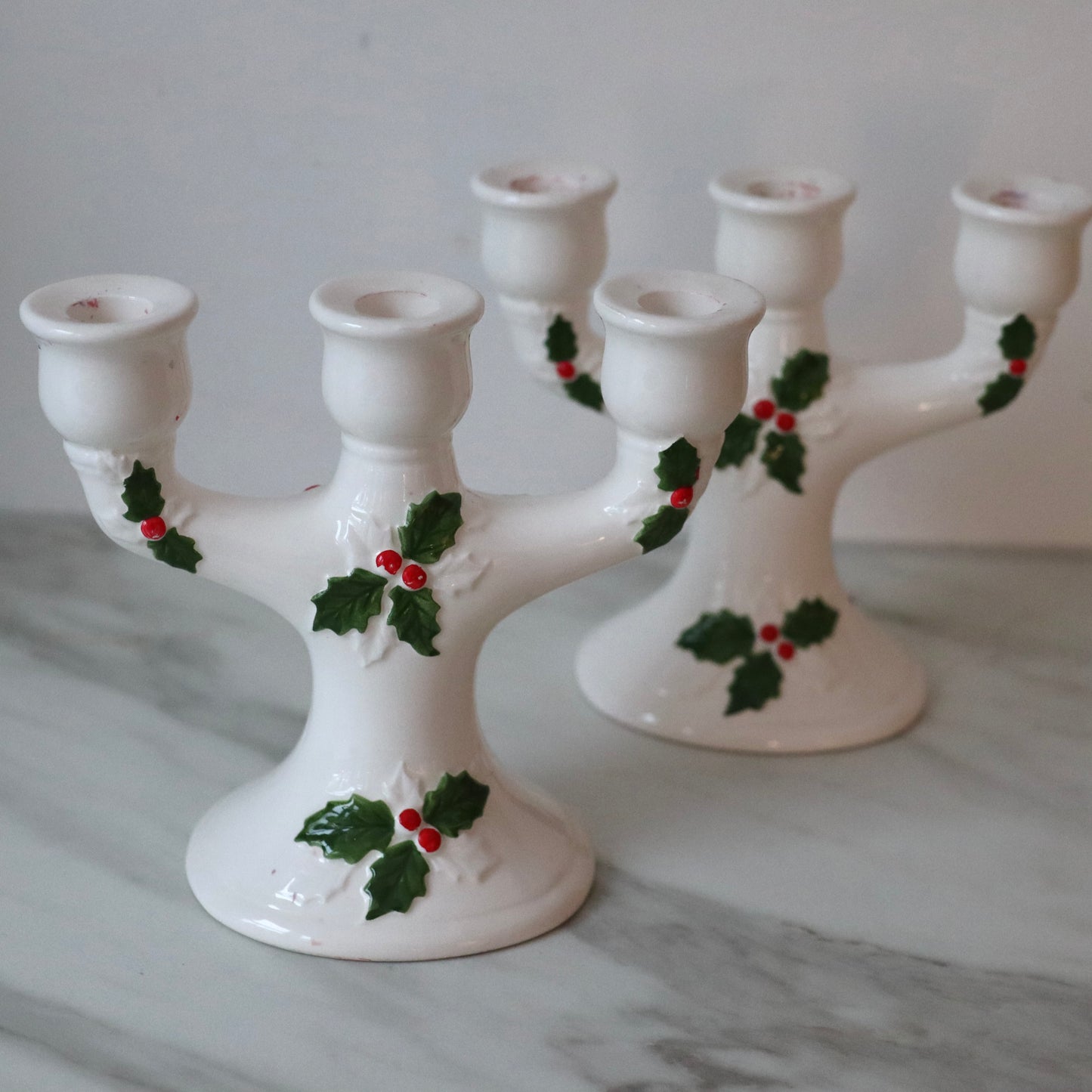 Julelysestaker med kristtornmotiv