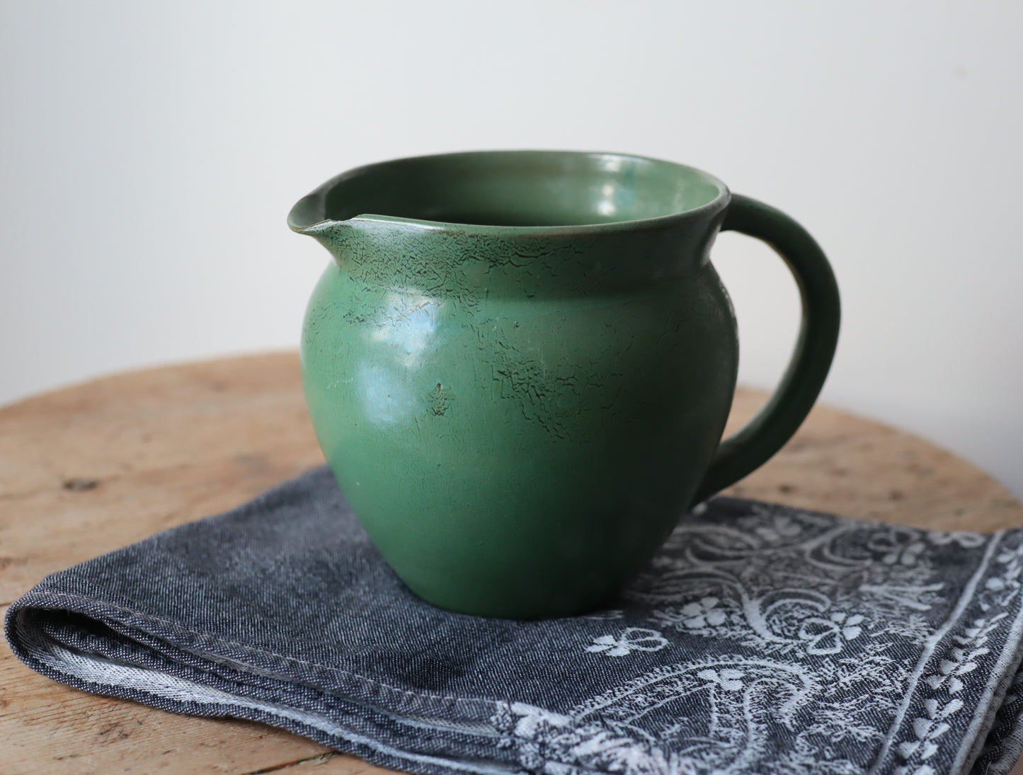 Vintagemugge i grønn keramikk