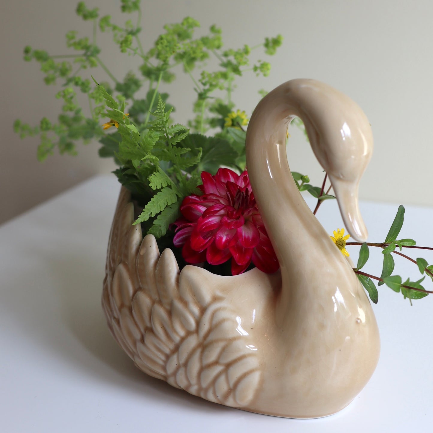 Vintage blomsterpotte - svane i porselen