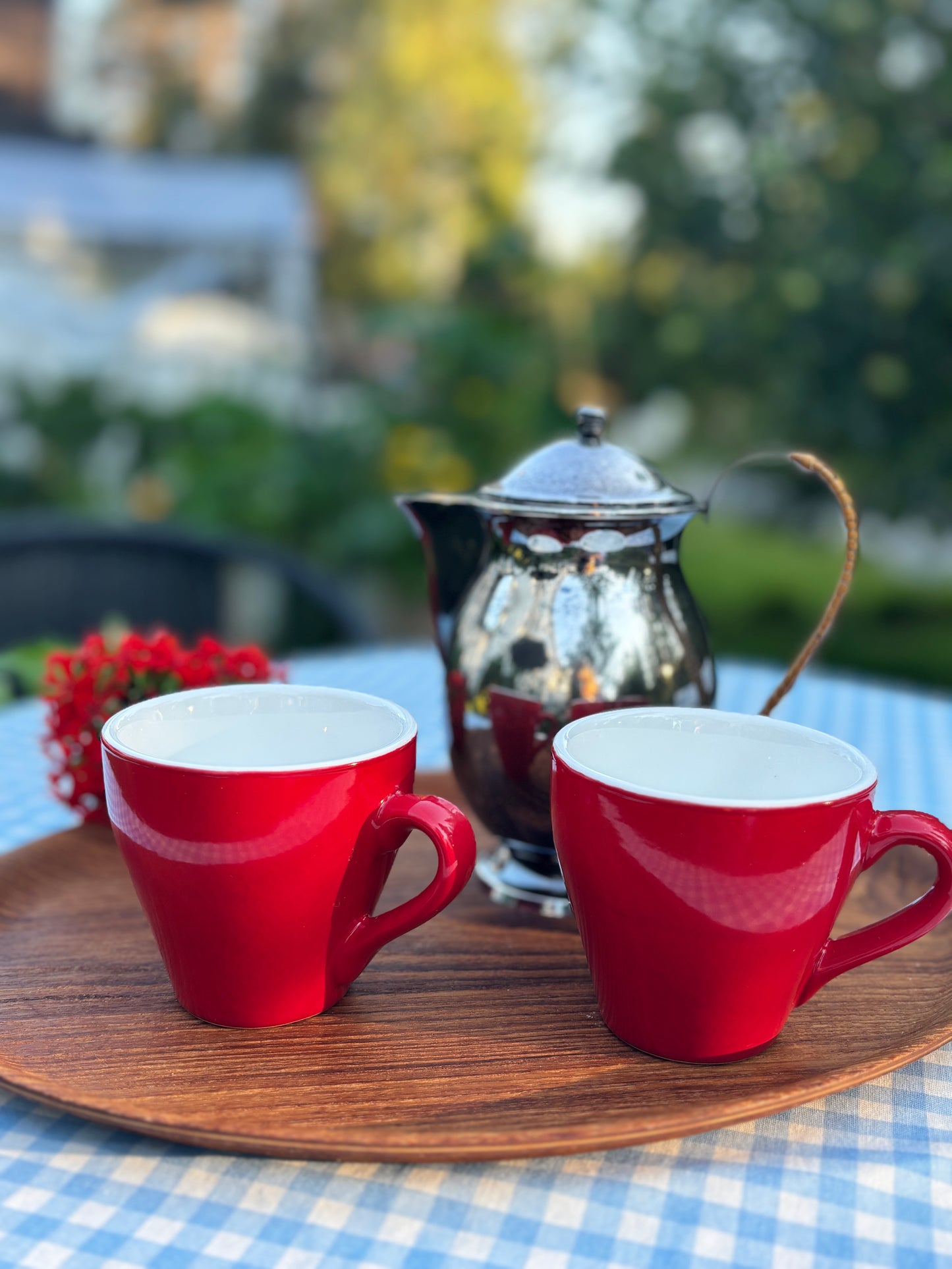 Espressokopper og vintage kaffekanne
