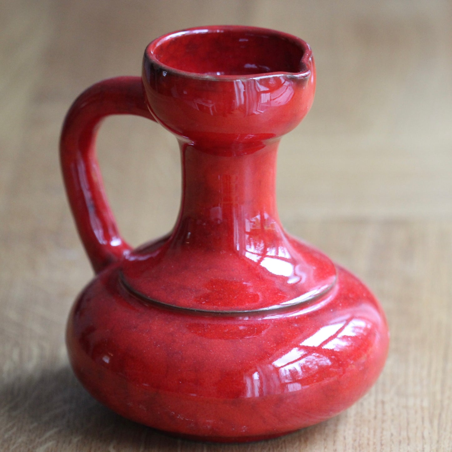 Retrovase i keramikk