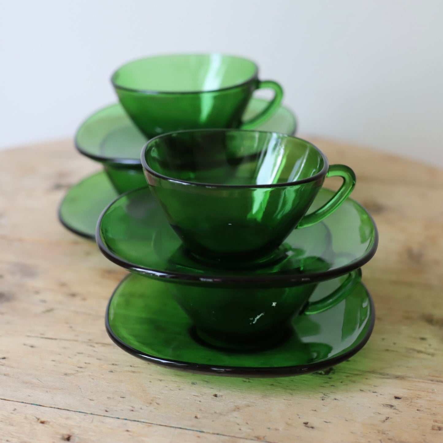 Vintage kaffekopper i grønt glass