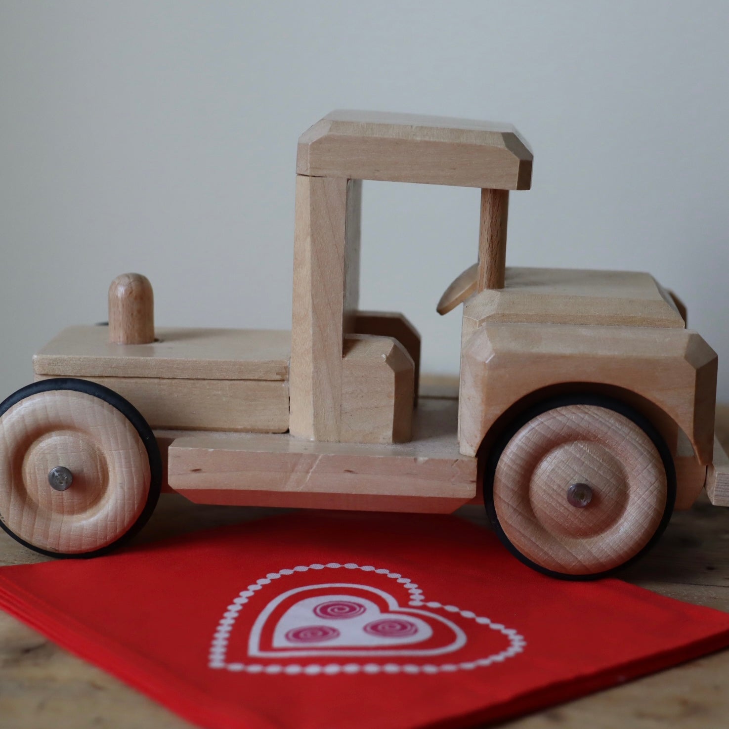 Lekebil i tre - secondhand – Retromiks