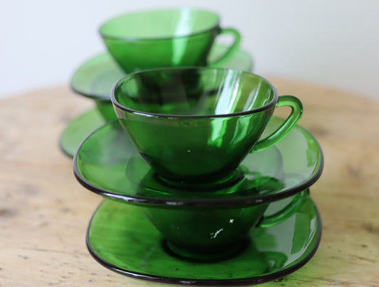 Vintage kaffekopper i grønt glass